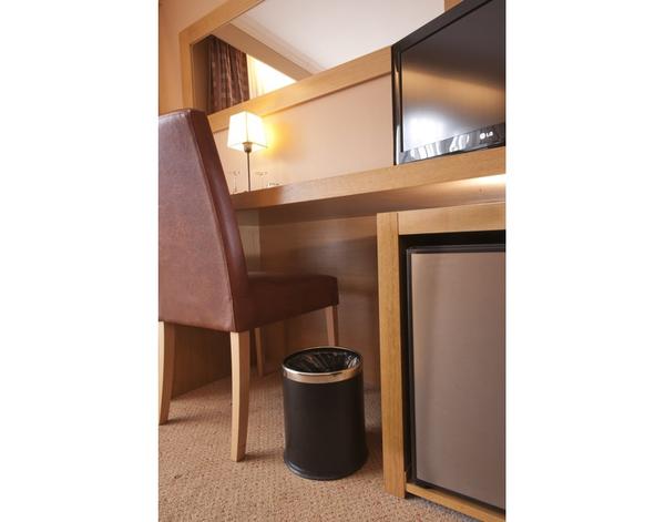 PAPELERA NEGRA 10L
